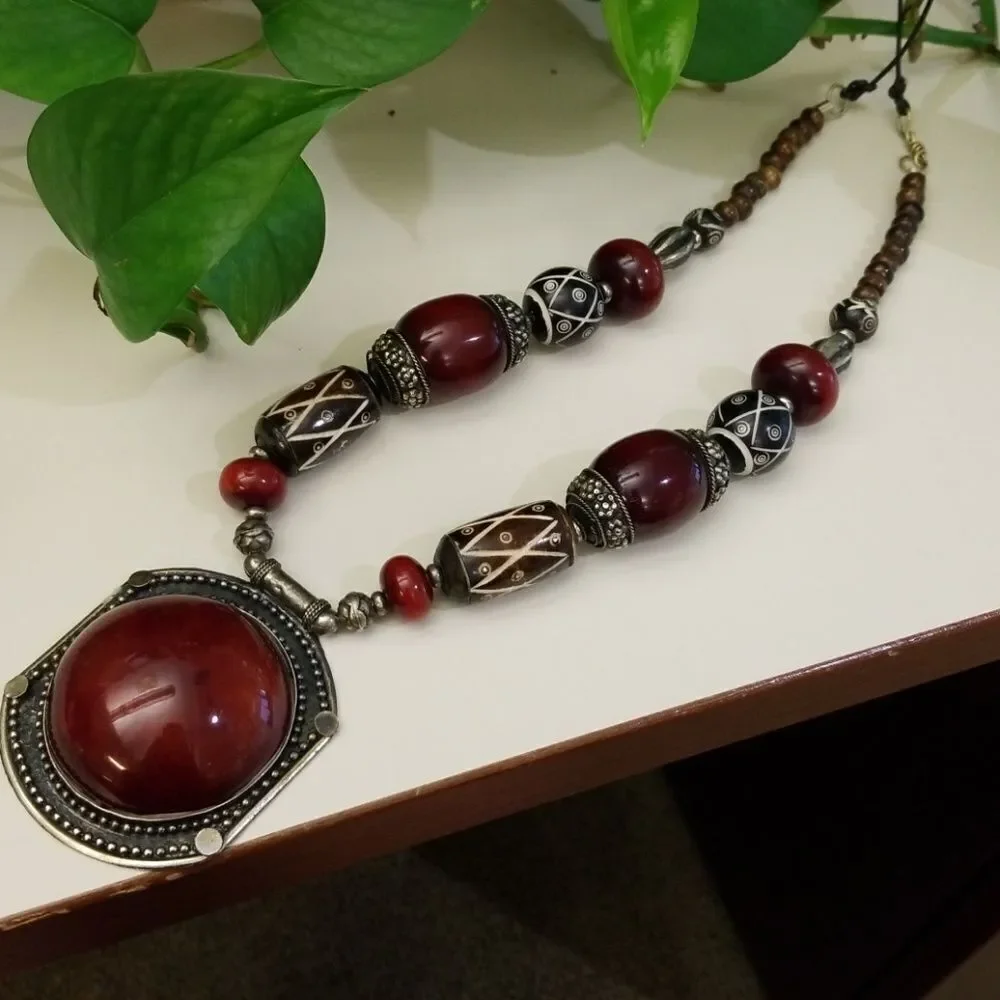 Beautiful silver Bone Necklace.